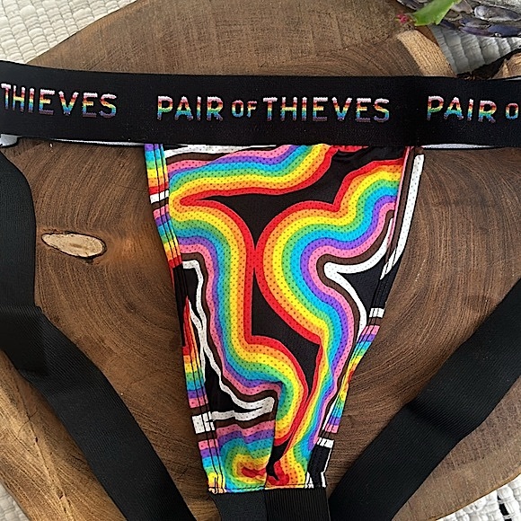 Pair of Thieves - Picture 2 of 7